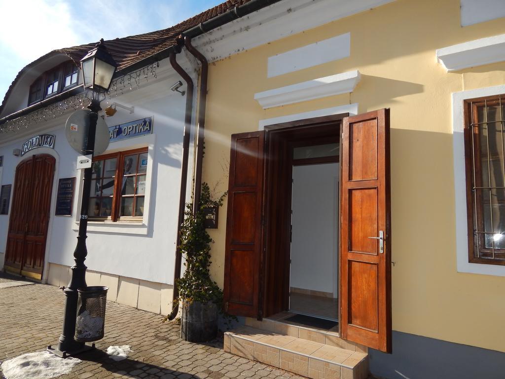 Apartamento Csillagvirág Apartman Mosonmagyaróvár Exterior foto